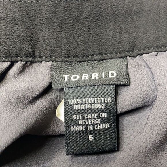 Torrid |Ā Charcoal &āBlack Georgette Bar V-Neckā Top Sizeā5 - Picture 9 of 9
